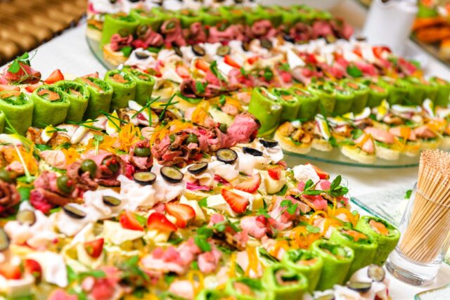 Les traiteurs en Suisse qui émerveillent vos papilles avec leur créativité culinaire