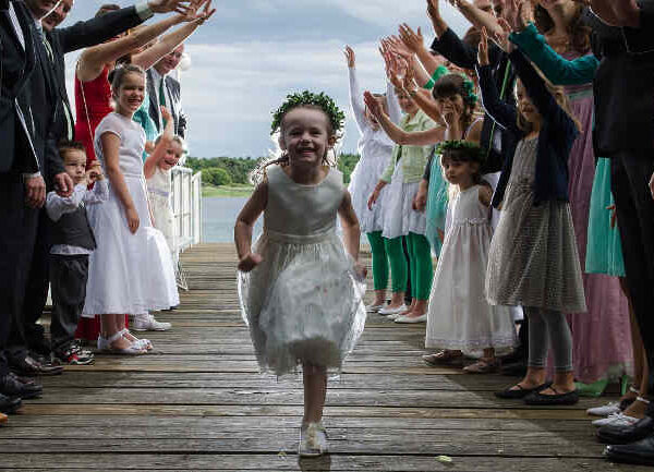 Comment occuper ses enfants lors d’un mariage : astuces et idées pour une fête réussie